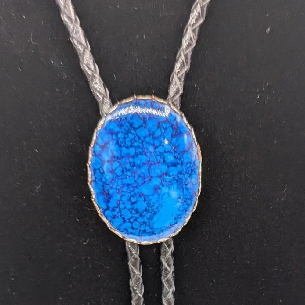 Vintage Western Bolo Tie Blue Faux Turquoise Oval Gold Silver Tone Black Cord‎